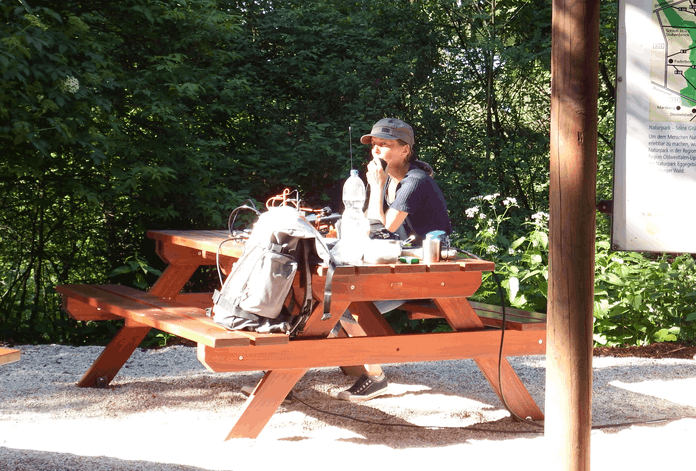 Gabi an der mobilen Funkstation